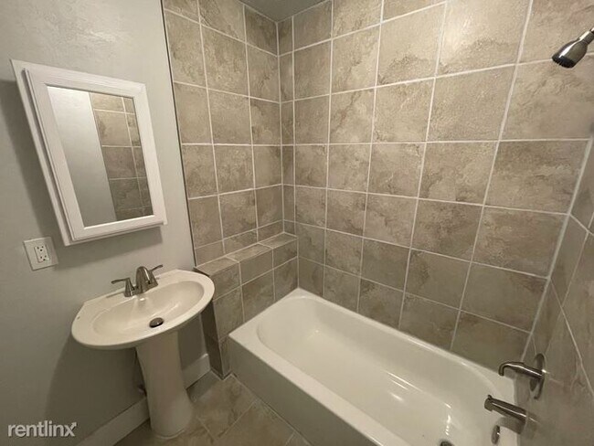 Building Photo - 2 br, 1 bath House - 1214 W Logan Ave