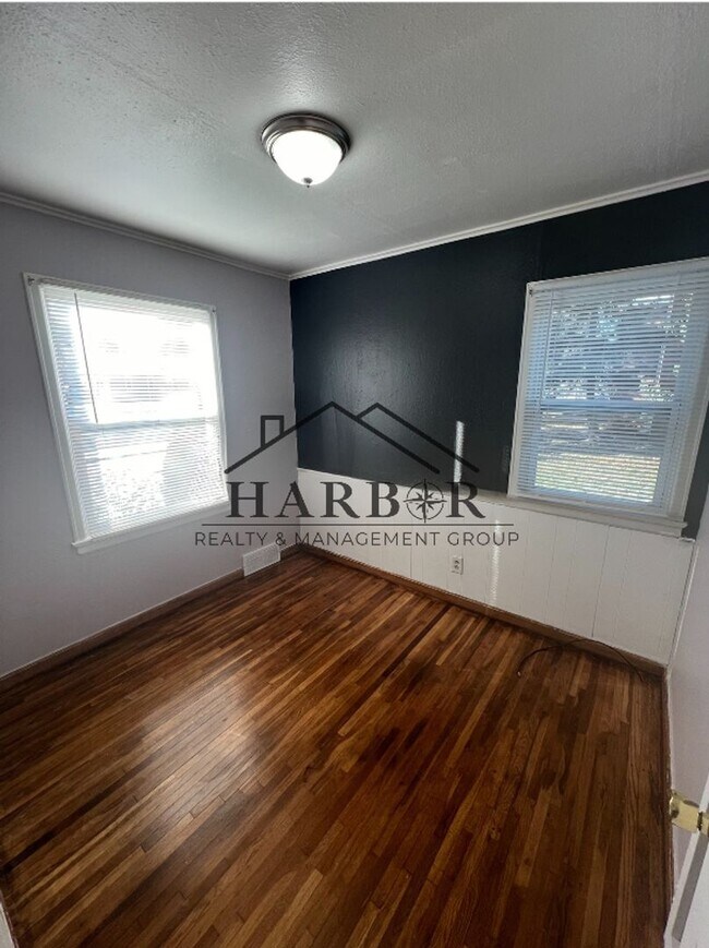 Foto del edificio - 1300 2nd Ave SW