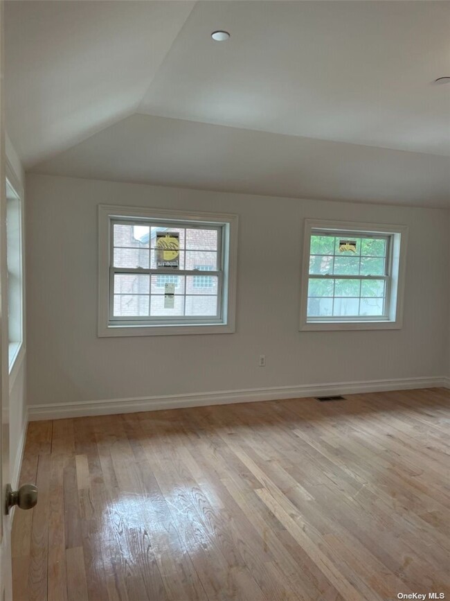 Building Photo - 42-11-42214 214th Pl