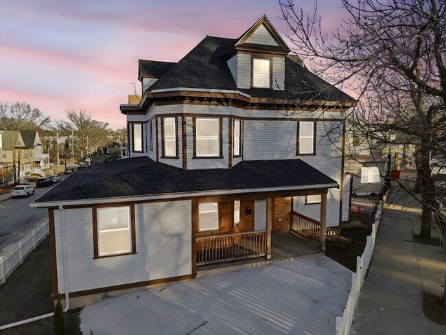 Building Photo - 438 Talbot Ave