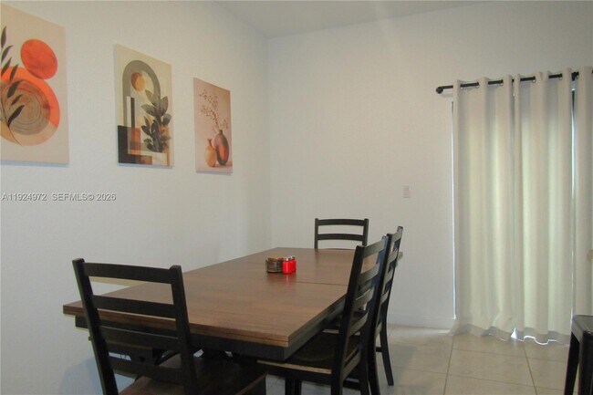 Foto del edificio - 13344 Tropical Ave