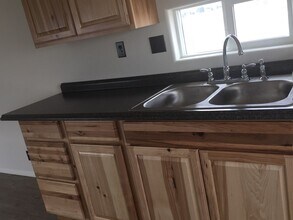 Building Photo - 421 N Hooper Ave