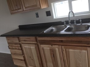 Building Photo - 421 N Hooper Ave