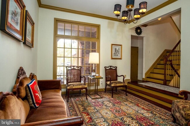 Building Photo - 210 Wellington Ct