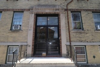 Building Photo - 160 New York Ave