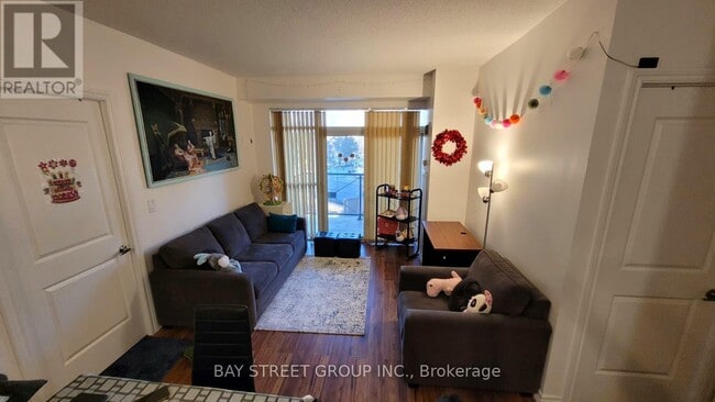 Photo du bâtiment - 135-135 Wynford Dr
