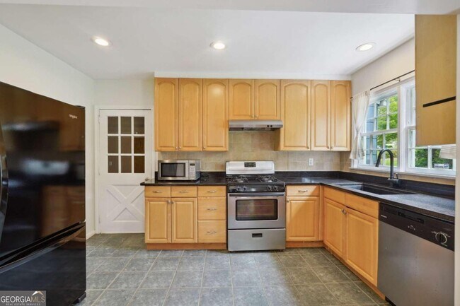 Building Photo - 1383 Fenway Cir