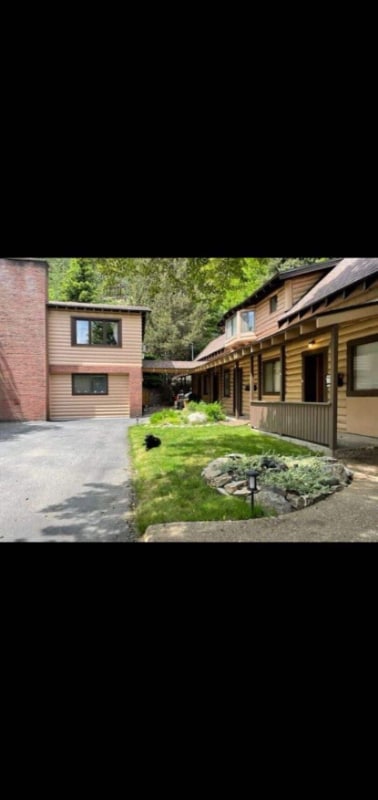 Building Photo - 408 Main St