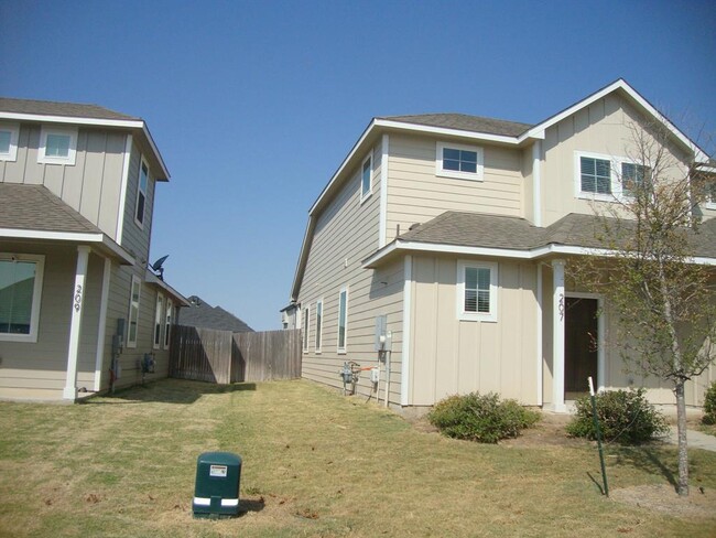 Building Photo - 207 Whisper Rill Dr