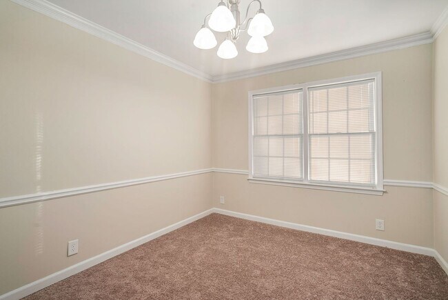 Foto del edificio - 5 Bedroom Large Ranch with Finished Basement