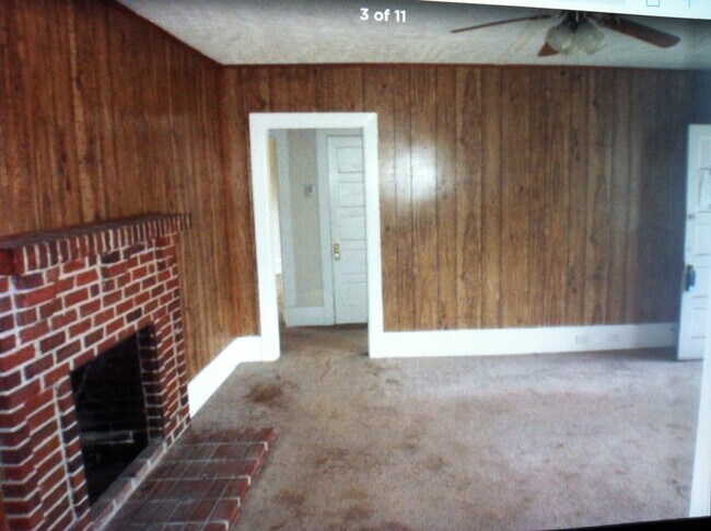 Foto del edificio - 3 Bed, 1 bath