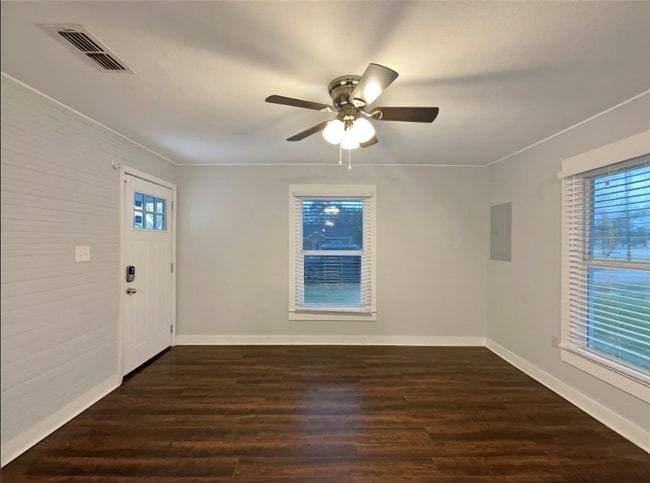 Building Photo - 212 4th St