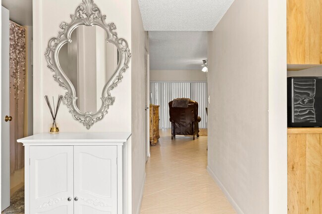 Foto del edificio - 2067 SW 15th St