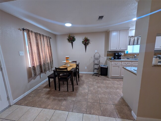 Foto del edificio - 3435 Creek Grove Dr