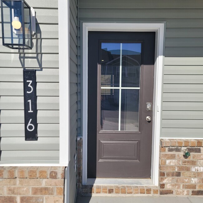Puerta principal - 316 Emma Victoria Way