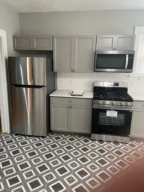 Building Photo - 2 Bedroom, 1 Bath, Renovated Apartment with Private Entrance and Off Street Parking