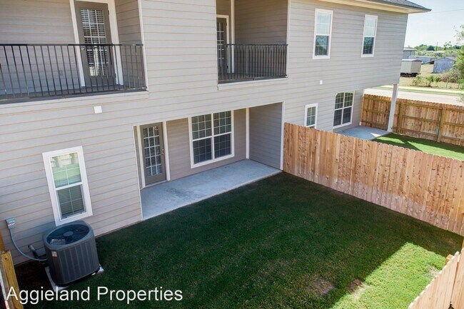 Building Photo - 4 br, 4.5 bath House - 3322 Papa Bear