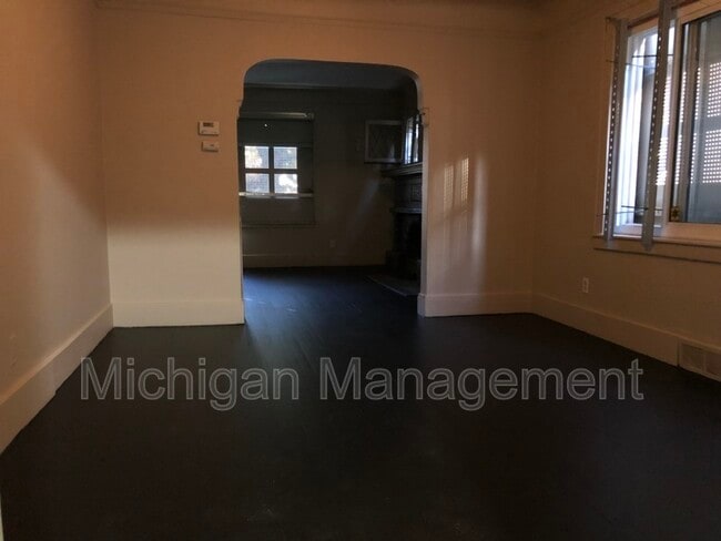 Building Photo - 14567 Mettetal St