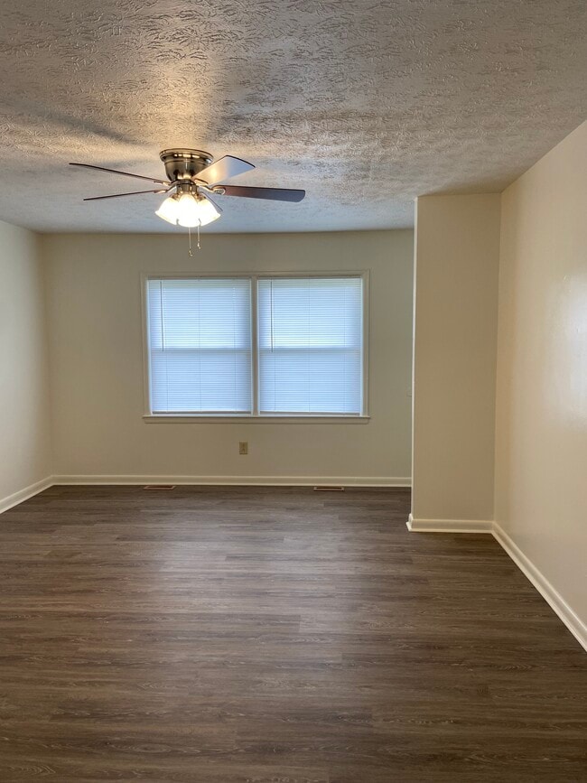 Building Photo - 36 White Cir