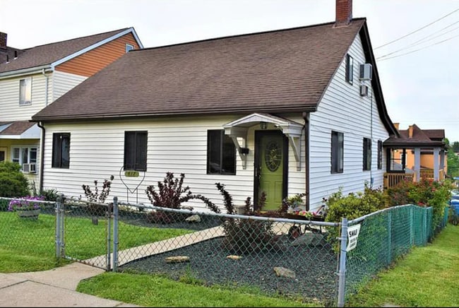 Charming 5 Bed 2 Bath House in Carnegie! - Charming 5 Bed 2 Bath House in Carnegie!