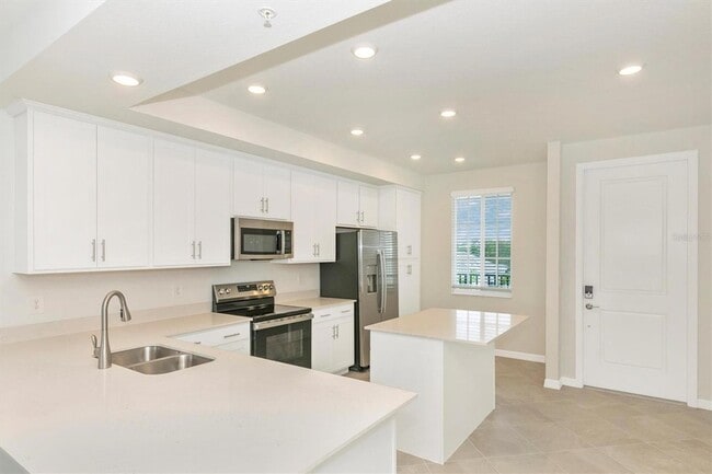 Building Photo - 12320 Wellen Golf St