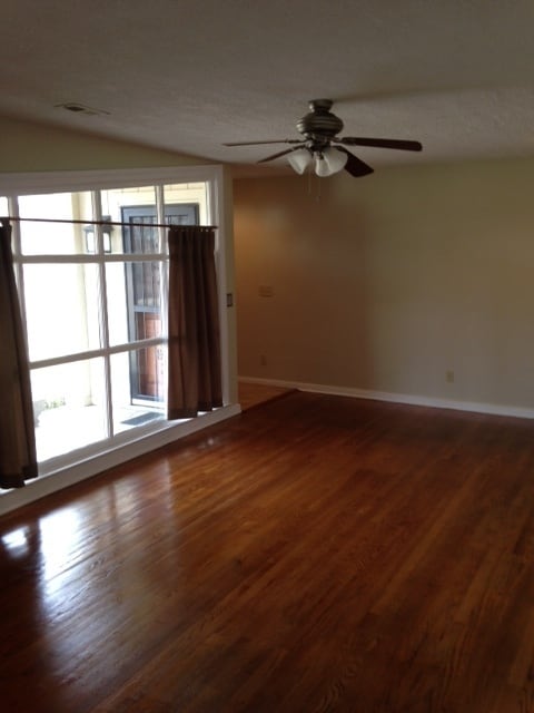 Building Photo - 3 Bedroom / 1 Bath Home - Johnson City, TN