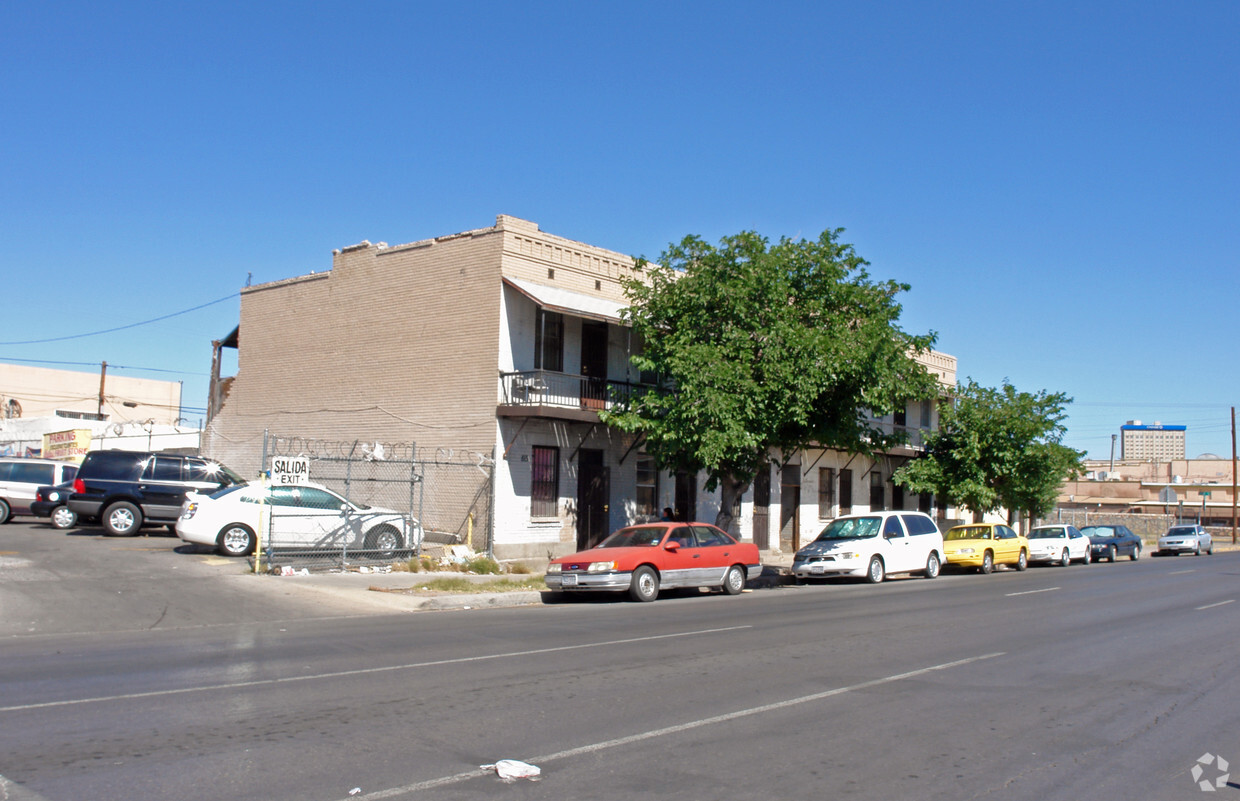 Building Photo - 811-815 S Kansas St