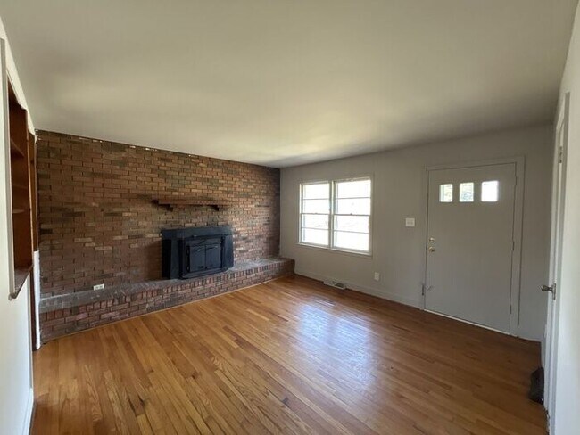 Building Photo - T.R. Lawing Realty Property