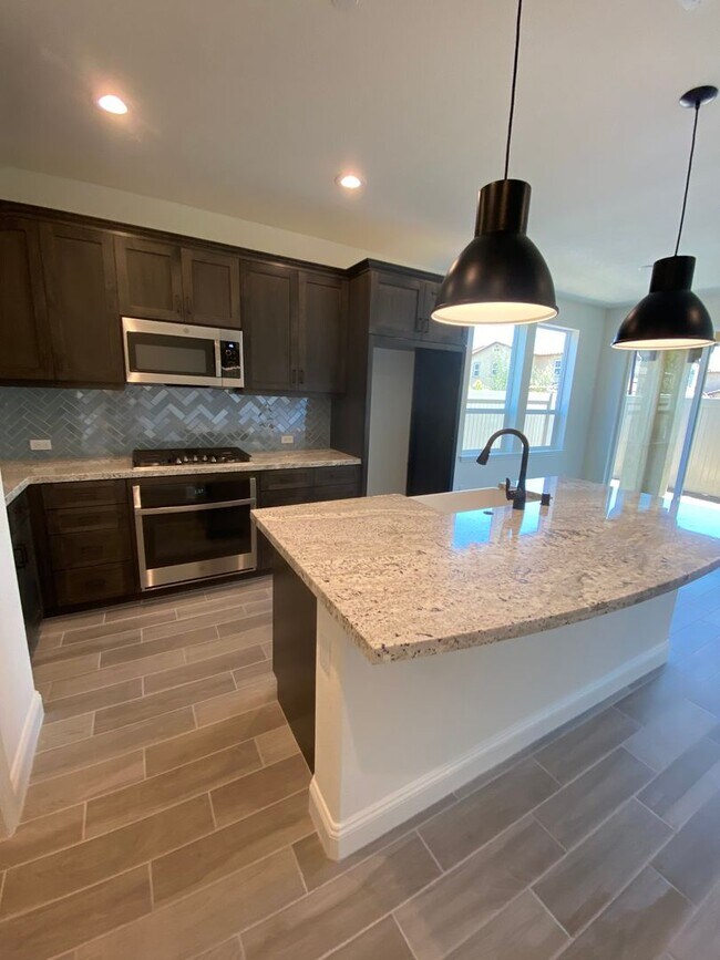 Foto del edificio - Modern Dog Friendly Town-home in the Orcutt Hills