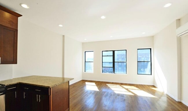 Building Photo - 57 E 125th St