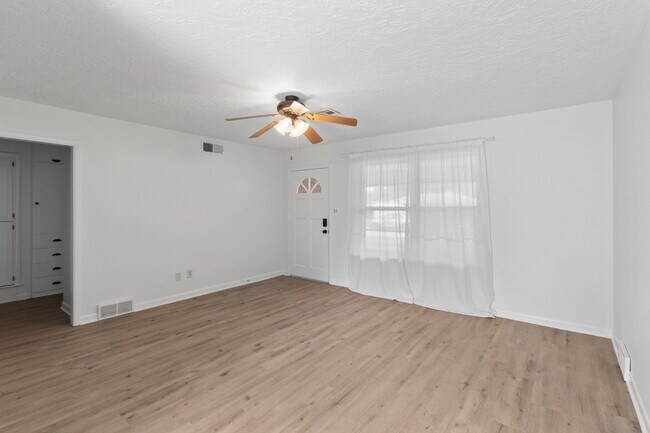 Foto del edificio - 625 Barbour Ave