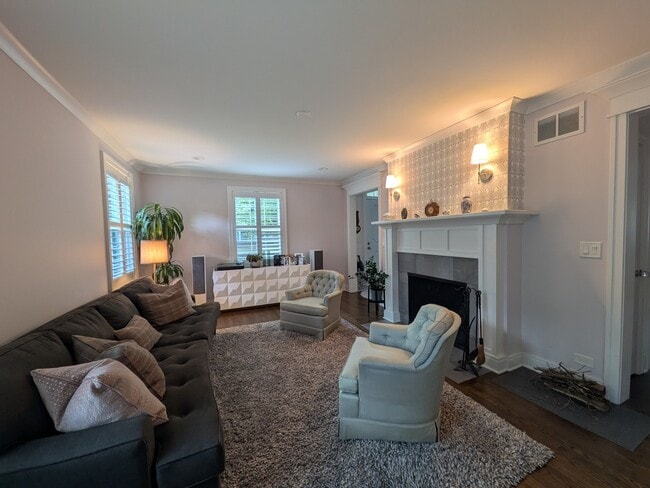 Building Photo - 2741 Lincolnwood Dr