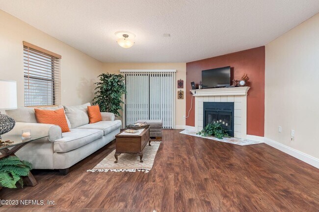 Foto del edificio - 2 bedroom/ 2 bathroom condo minutes from S...