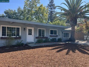 Building Photo - 760 Rosewood Dr