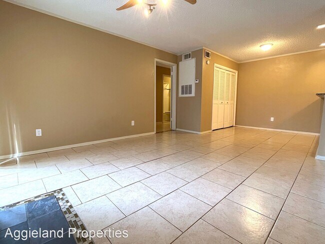 Foto del edificio - 1 br, 1 bath House - 1901 Holleman Drive W...