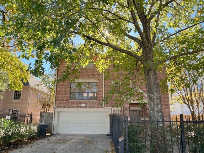 Foto del edificio - 5899 Fairdale Ln