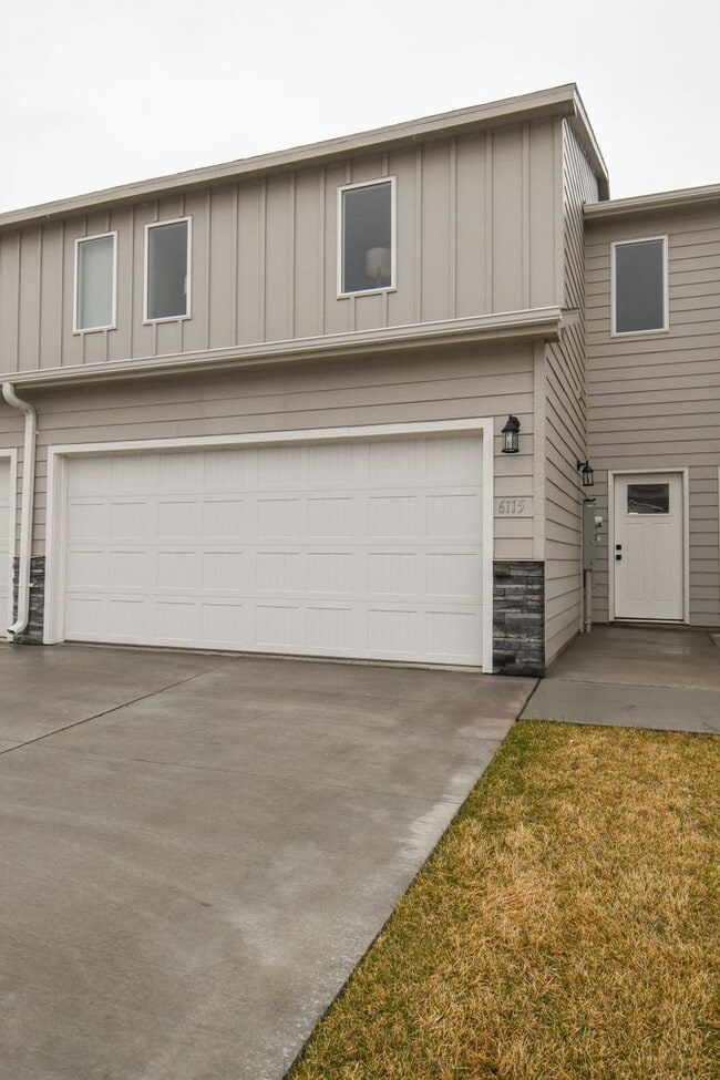 Building Photo - 6115 S Alki Pl