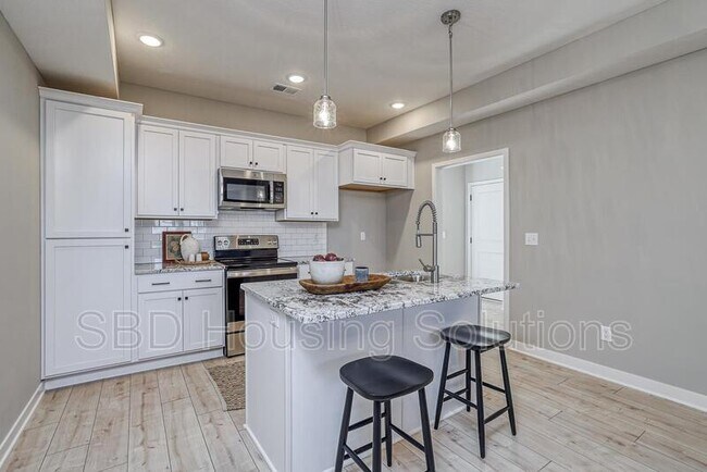 Building Photo - 27318 East Oak View Drive