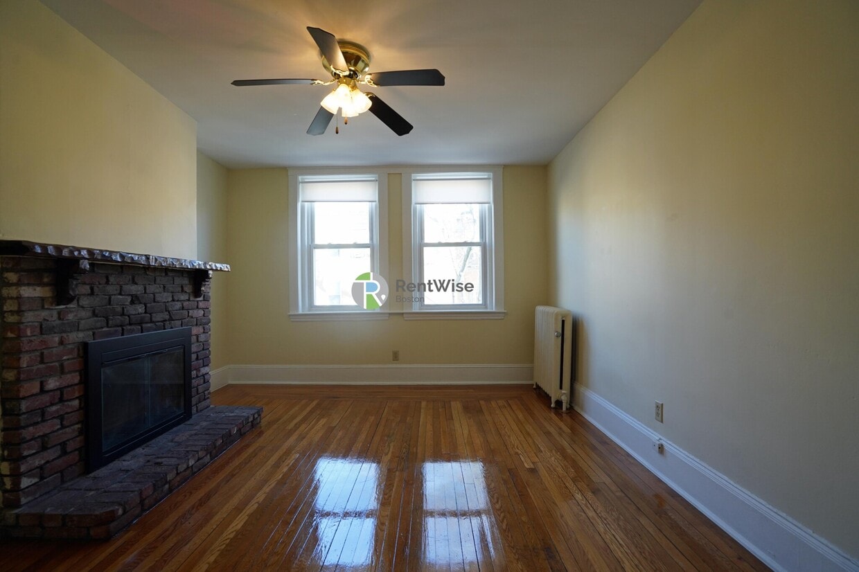 Photo - 146 Chiswick Rd. Unit 4