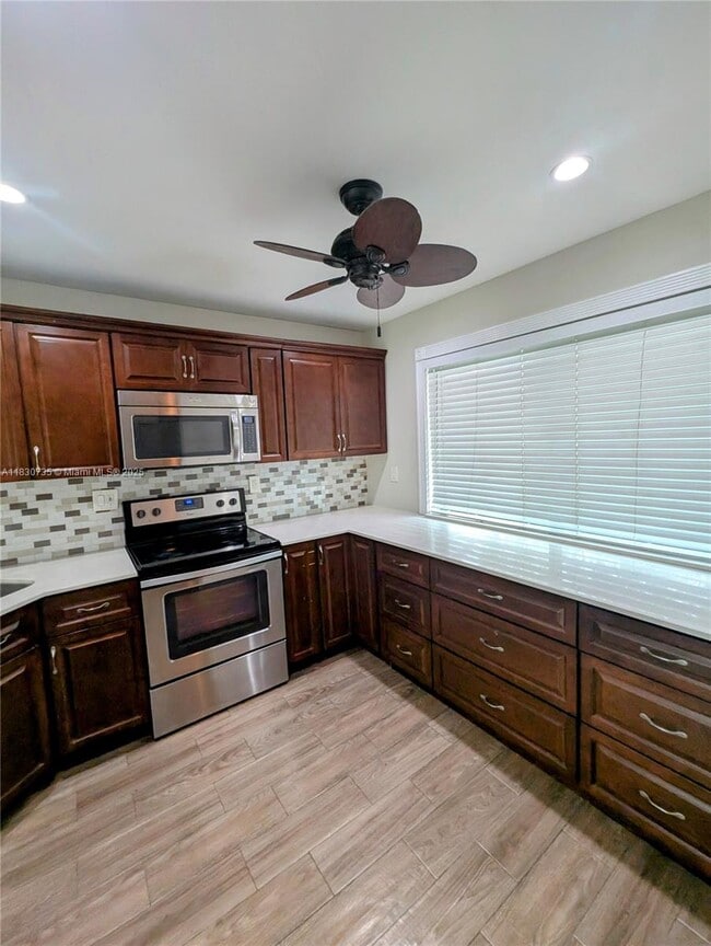 Foto del edificio - 9579 SW 1st Ct