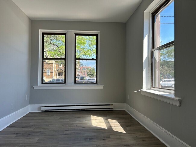 Foto del edificio - 1 Bedroom, 1 Bathroom Apartment Located on First Floor -- Ready For Move-In!