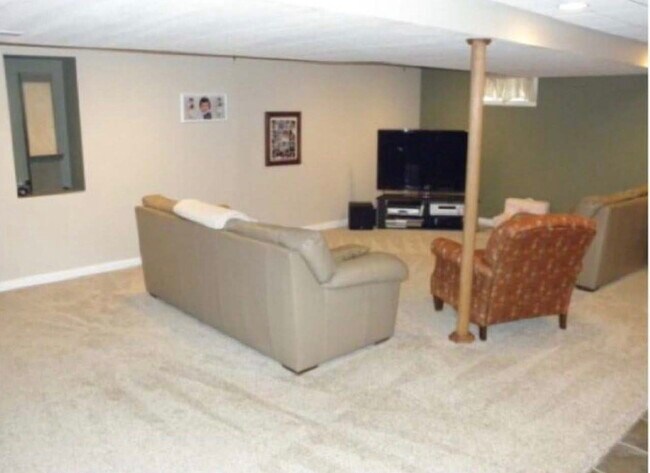 Foto del edificio - 1317 Cross Creek Dr