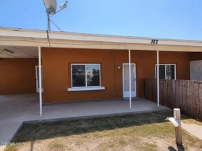 Building Photo - 323 Singh St