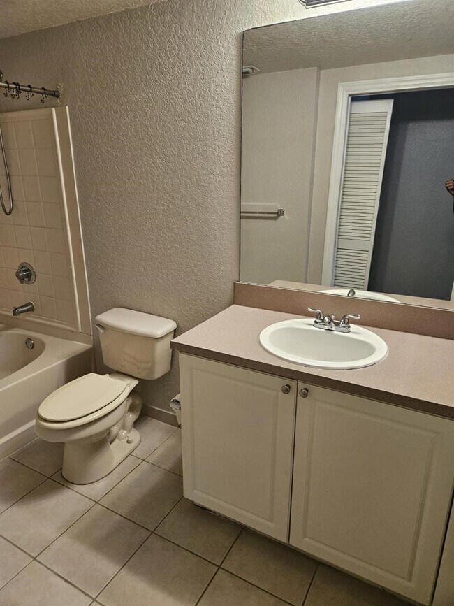 Foto del edificio - 6758 W Sample Rd