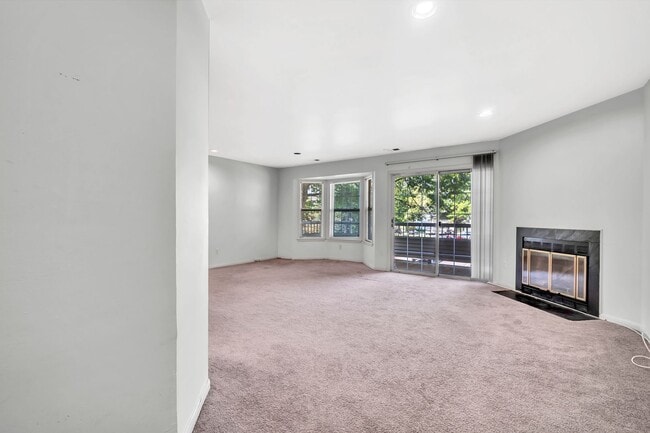 Foto del edificio - 302 Trinity Ct