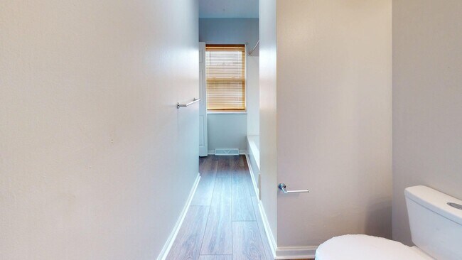 Foto del edificio - Elyria - updated 3 bed/1 bath townhouse fo...