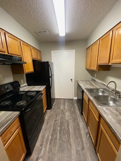 Building Photo - 3800 Morrison Dr
