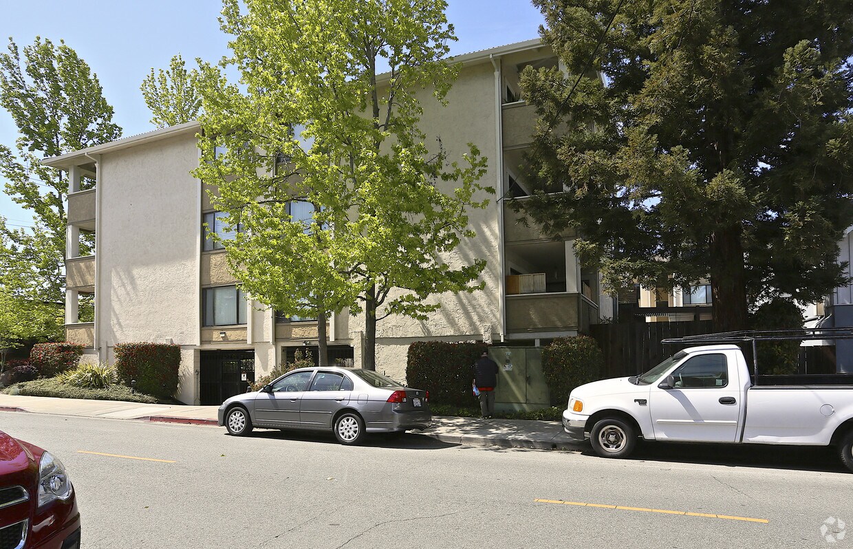 Building Photo - Elm Place