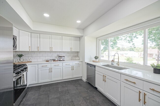 Foto del edificio - 411 Greenview Dr