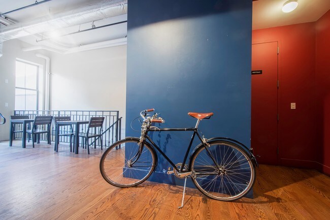 Foto del edificio - 114-116 Greenpoint Ave